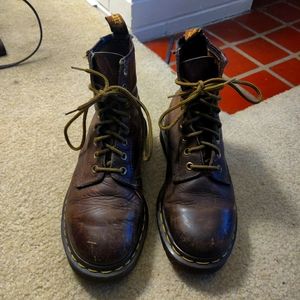 Vintage 1990s DOC MARTENS 1460 dark brown 7-7.5
